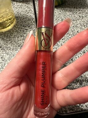 Victoria’s secret shine plumper - Berry